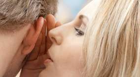 ASMR, l’orgasmo del cervello si raggiunge con sussurri e fruscii ASMR, l’orgasmo del cervello si raggiunge con sussurri e fruscii